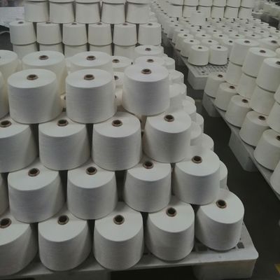 32s 90% polyester 10% viscose 90/10 ringspun PV gemengd garen witte grondstof voor weven en breien