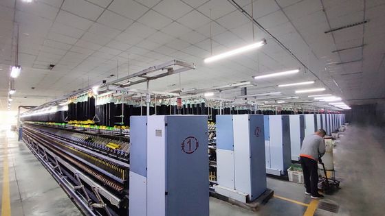 100% polyester NE32/1 Ring Spun Garne voor weven / breien hennep Grijs Zach en glad